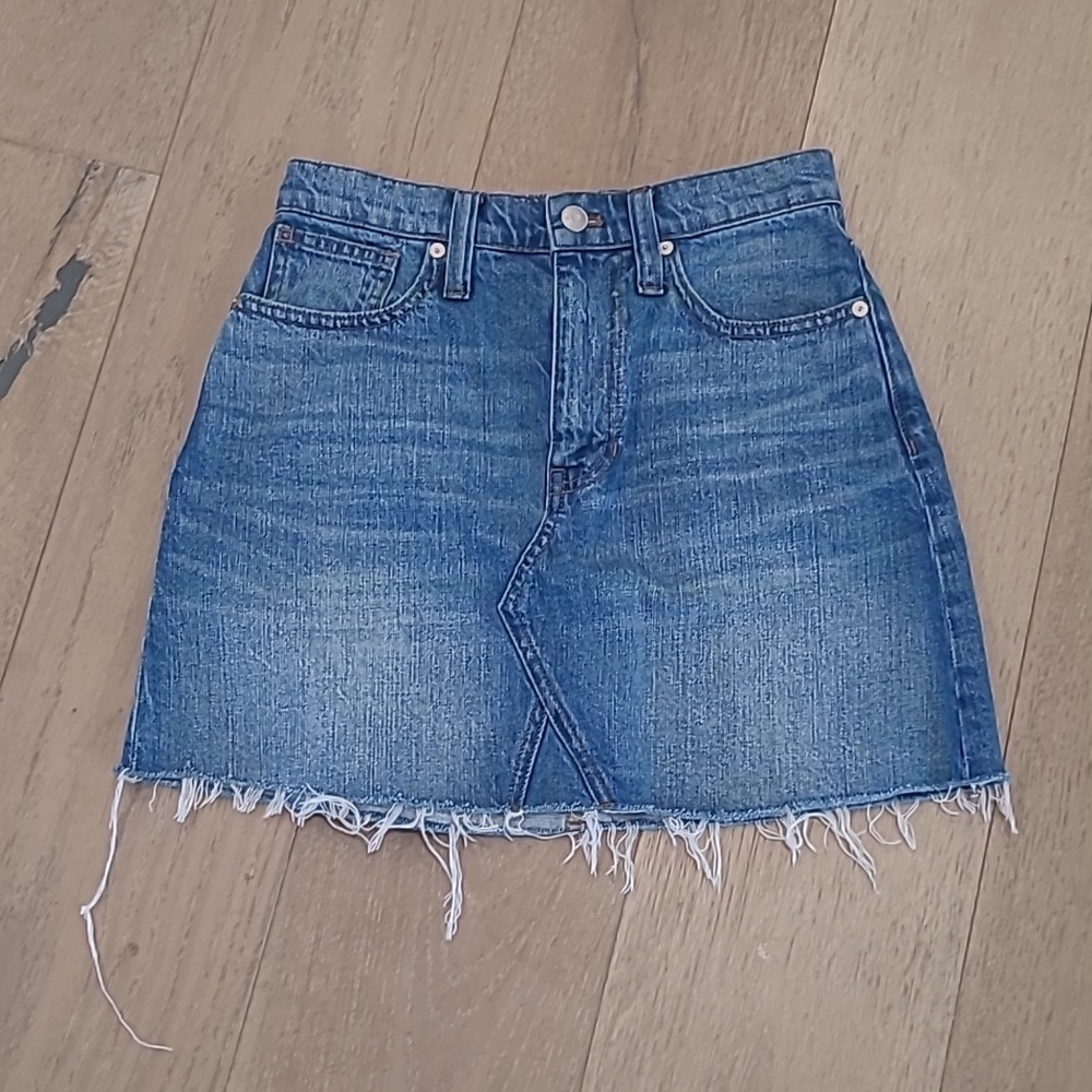 Madewell Denim Skirt Women's sz 25 Jean Mini Skirt 100% Cotton Distressed Hem